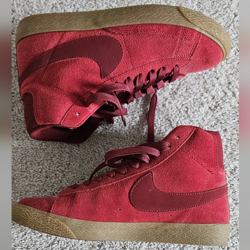 👟Nike Blazer Mid. Size 6. Burgundy